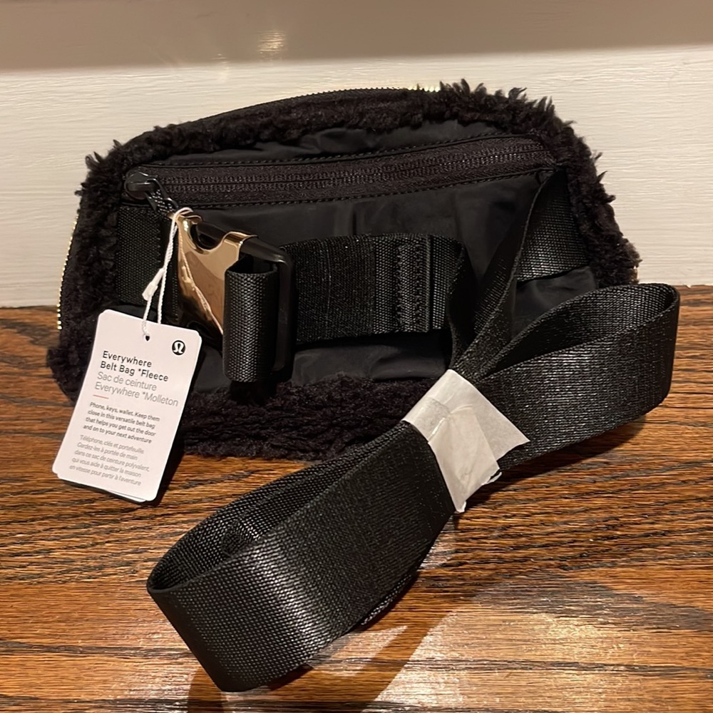 *Last Call* Lululemon Everywhere Fleece Belt Bag - Picture 4 of 4